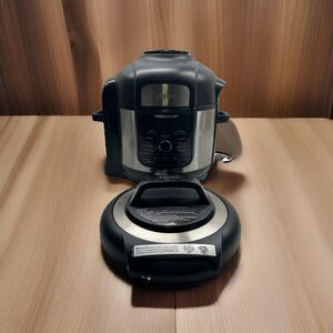 Ninja Foodi 8-Qt 9 In 1 Deluxe Pressure Cooker & Air Fryer, Model# FD402 LP3